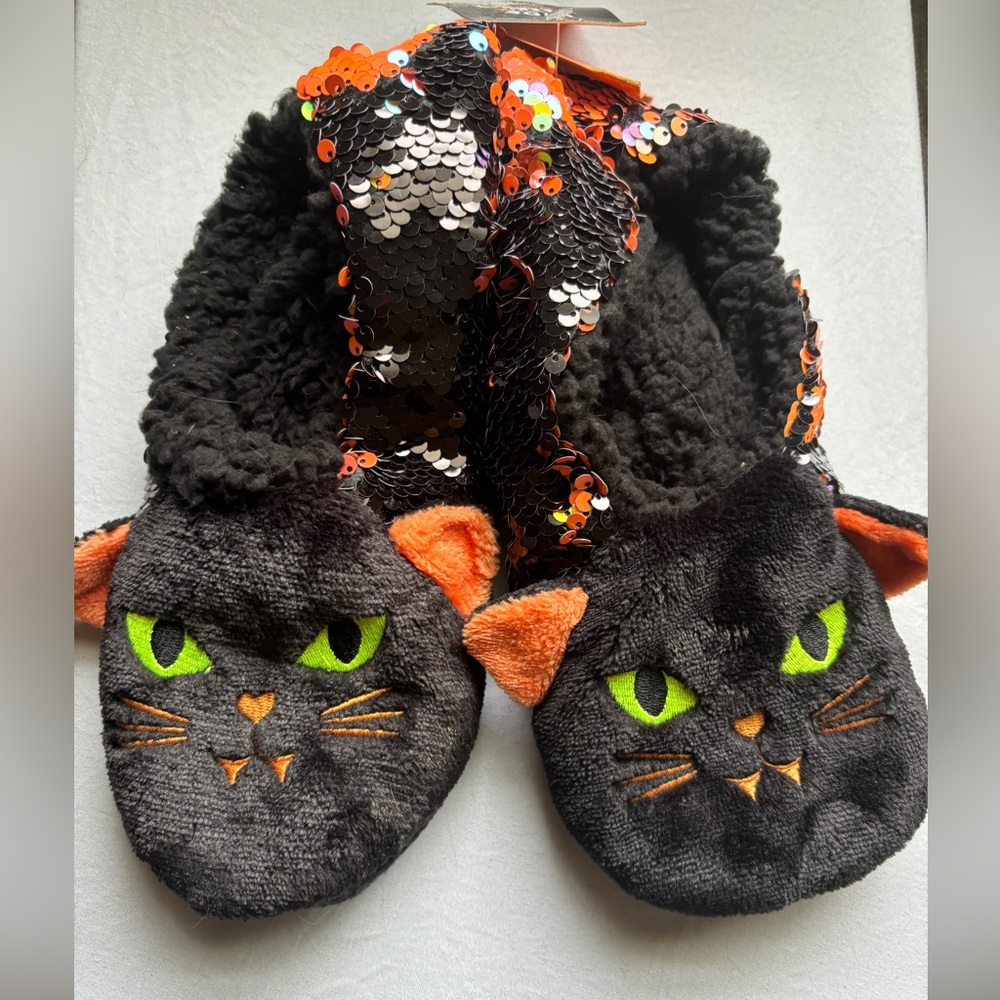 Women’s Halloween Black Cat sparkly slippers socks. M/L